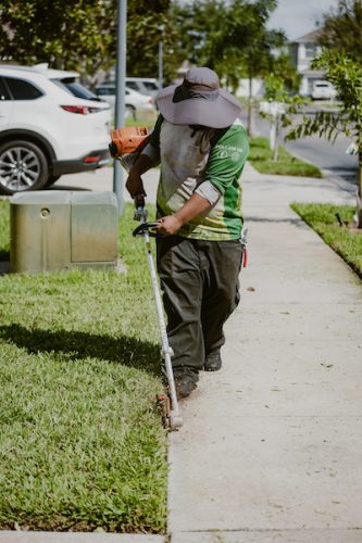 top-lawn-pros-mowing-0I4A1230