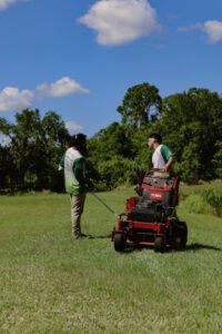 Top Lawn Pros Mowing 0I4A3887